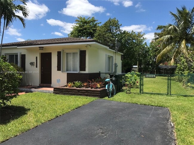 Building Photo - 6510 SW 63rd Ct