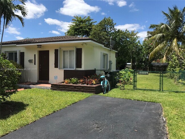 Foto del edificio - 6510 SW 63rd Ct