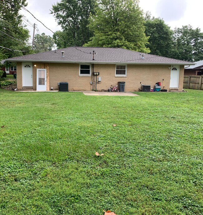 Building Photo - 1323 Alms Dr