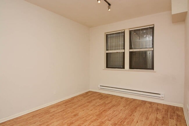 Building Photo - 2828 W Palmer St