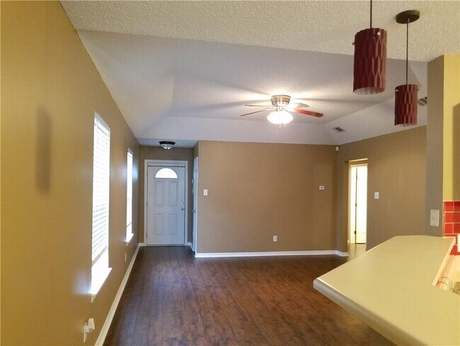 Building Photo - 660 Willow Pointe Dr