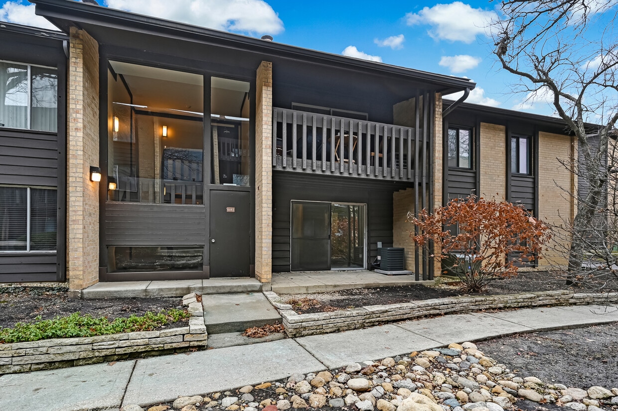6183 Pinewood Ct Unit 101, Willowbrook, IL 60527 Condo for Rent in