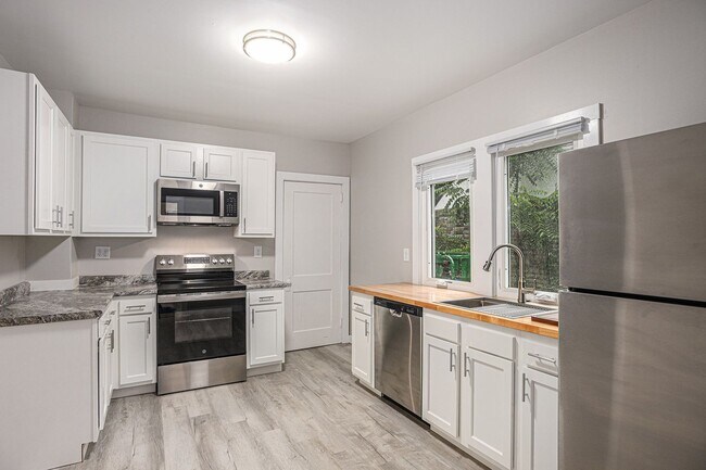 Foto del edificio - Fully Renovated 3 bed 2 bath home - Ask about our security deposit alternative!