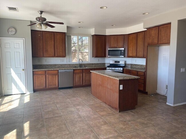 Foto del edificio - 80085 Peak Forest Dr
