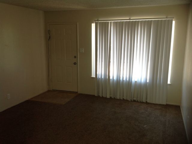 Foto del edificio - Duplex For Rent in Modesto