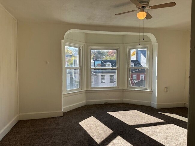 Foto del edificio - 735 E Chestnut St