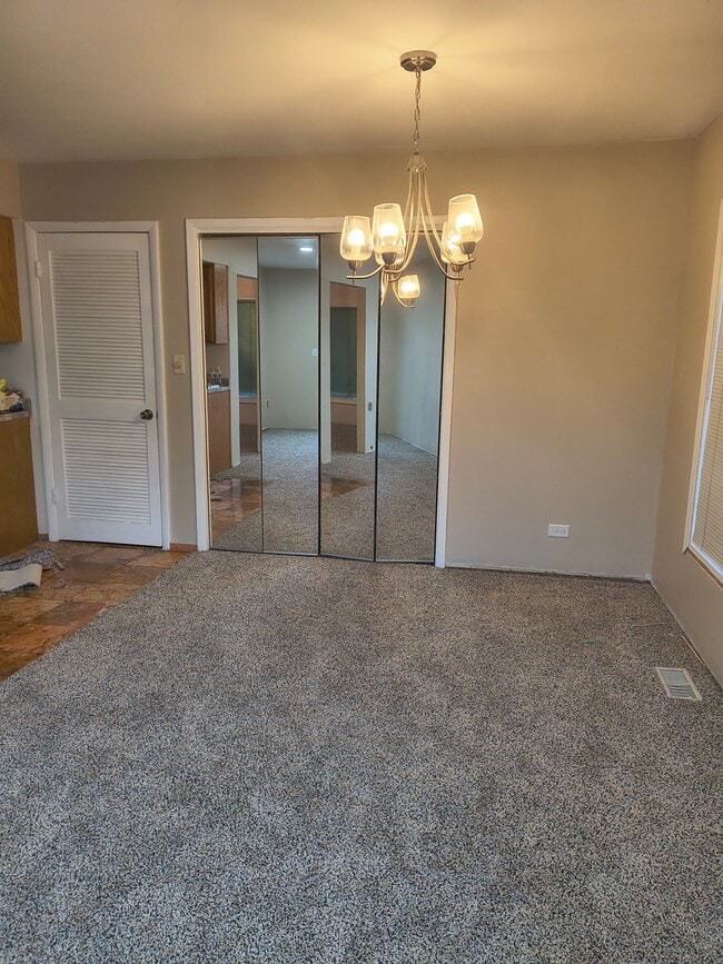 Foto del edificio - 1355 Blair Ln