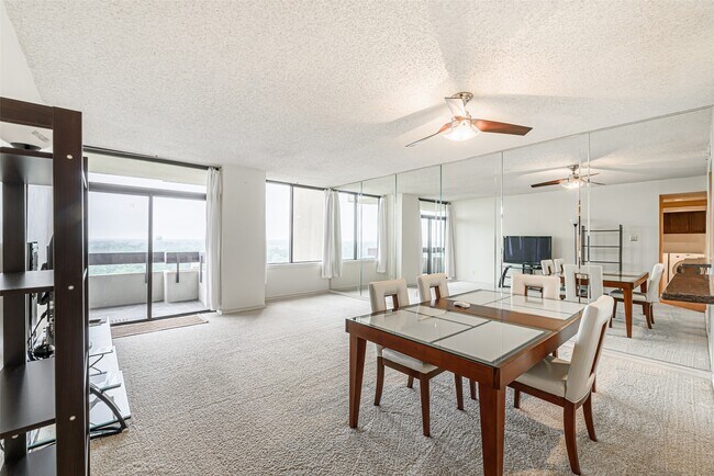 Foto del edificio - 14655 Champion Forest Dr Dr