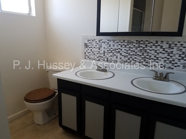 Foto del edificio - 9622 N 1st St