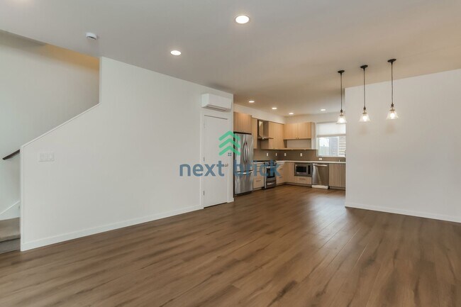 Foto del edificio - A beautiful 3 bed and 2 bathroom house for rent