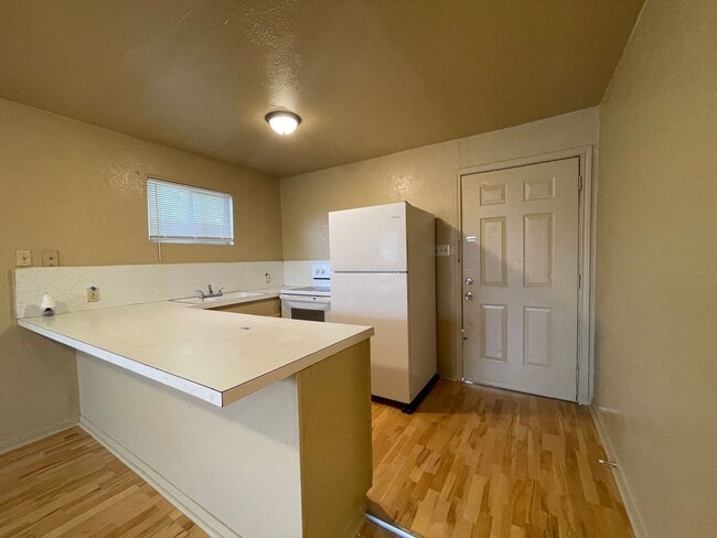 Foto del edificio - 745 Rosedale Dr