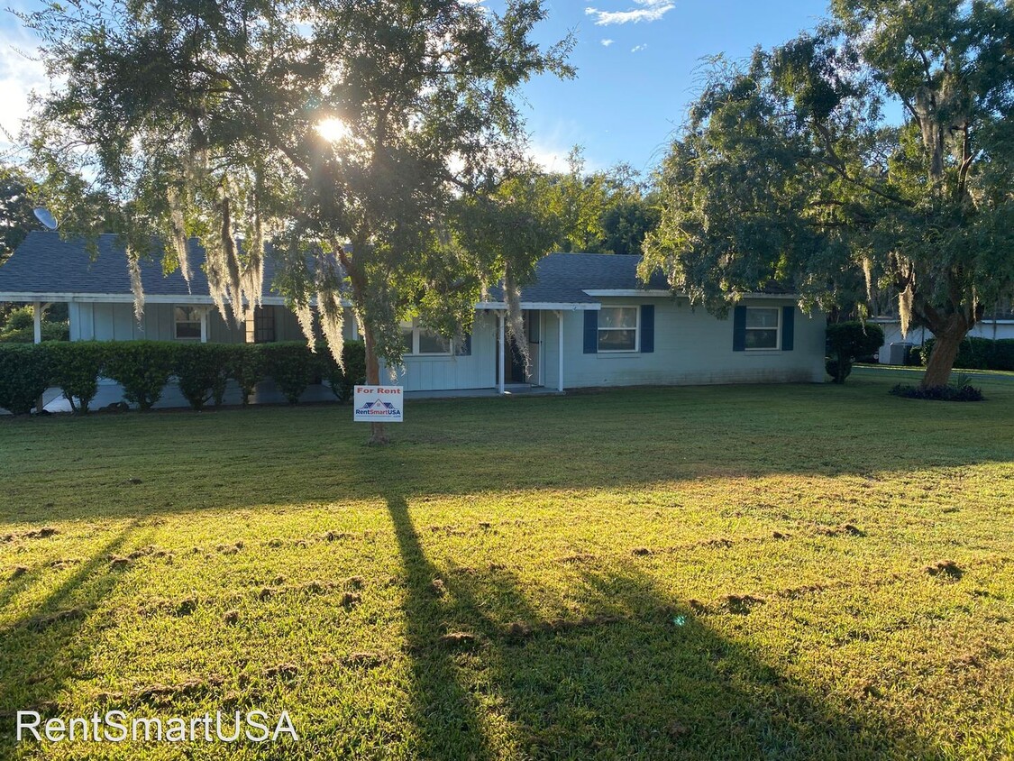 Primary Photo - 3 br, 2 bath House - 1401 E. Crooked Lake Dr.