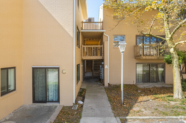 Building Photo - Beachgate Condominiums