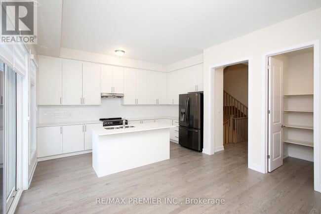 Building Photo - 3057 Welsman Gdns