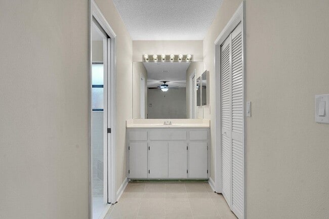Building Photo - 614 Azure Ave