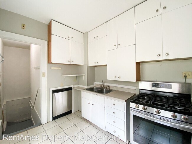 Building Photo - 4 br, 2 bath House - 263 Campus Ave