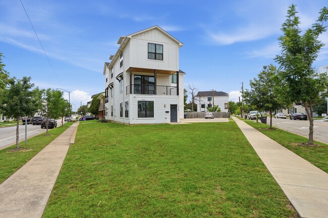 Photo - 3221 Forest Park Boulevard - 1 Apartment