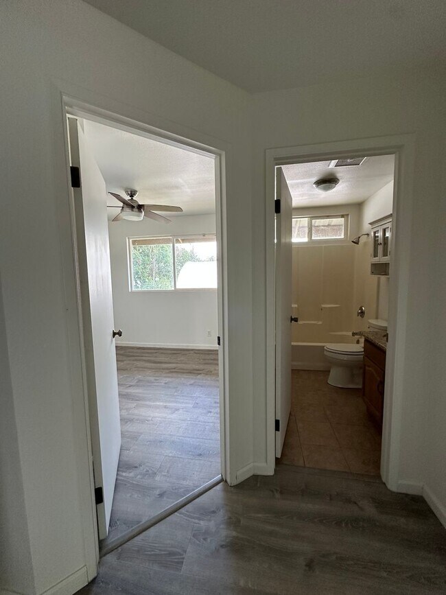 Foto del edificio - Charming 3-bedroom ,2-bathroom & Fully Fenced