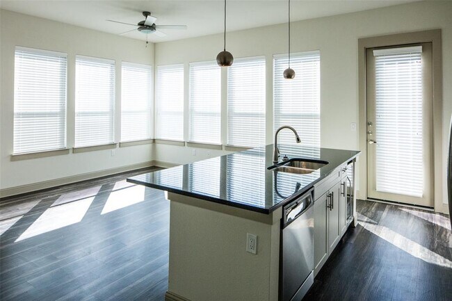 Foto del edificio - 7606 Inwood Rd