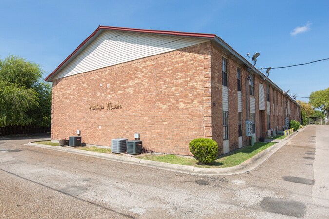 Foto principal - 106 S Bryan Rd