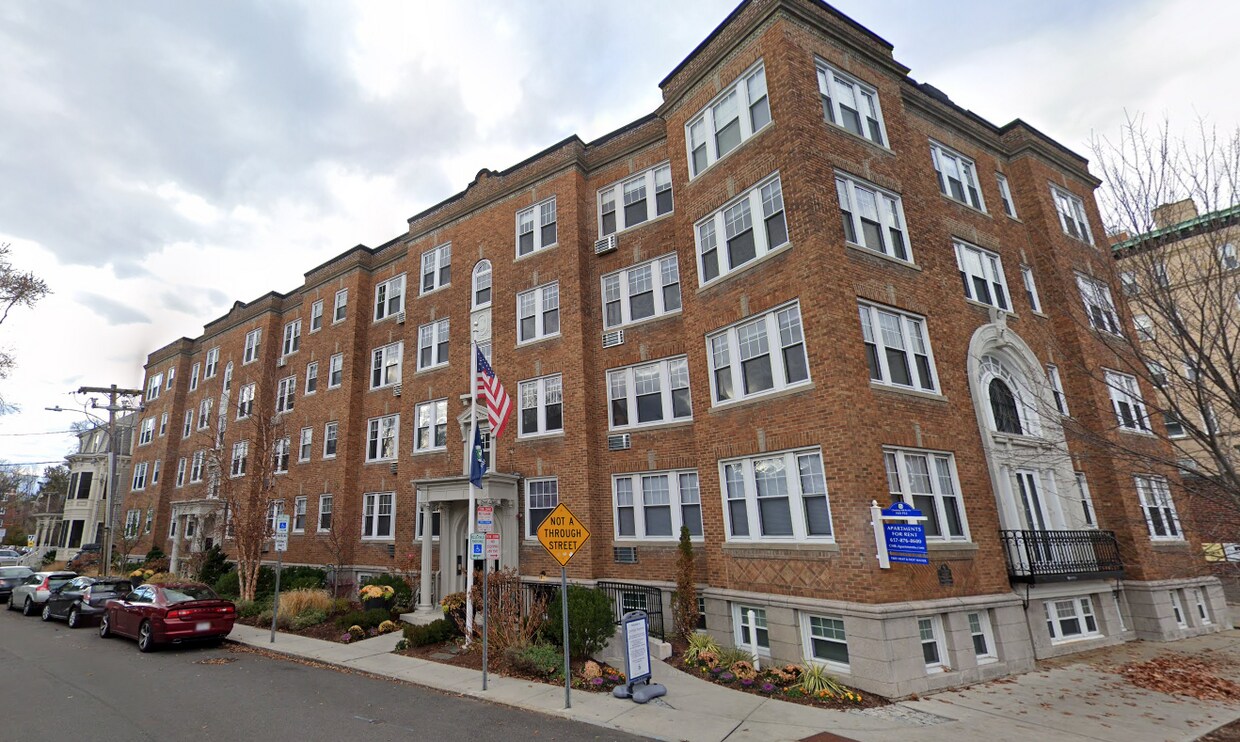 Primary Photo - 1 Langdon Sq