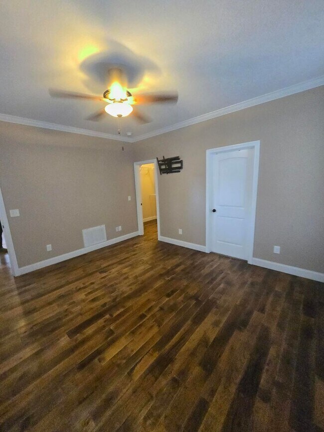 Foto del edificio - Charming 3-Bed, 2.5-Bath Homestead with Sp...