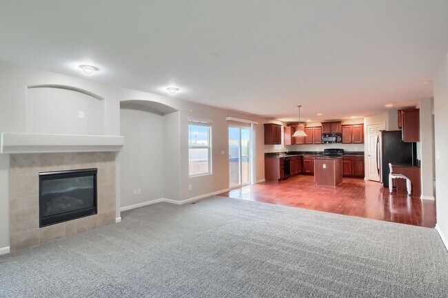 Foto del edificio - 4 Bedroom single family home available Jul...