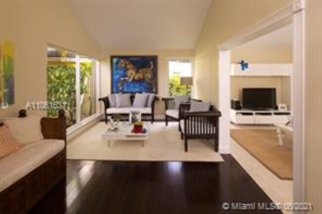 Building Photo - 5631 SW 58th Ct