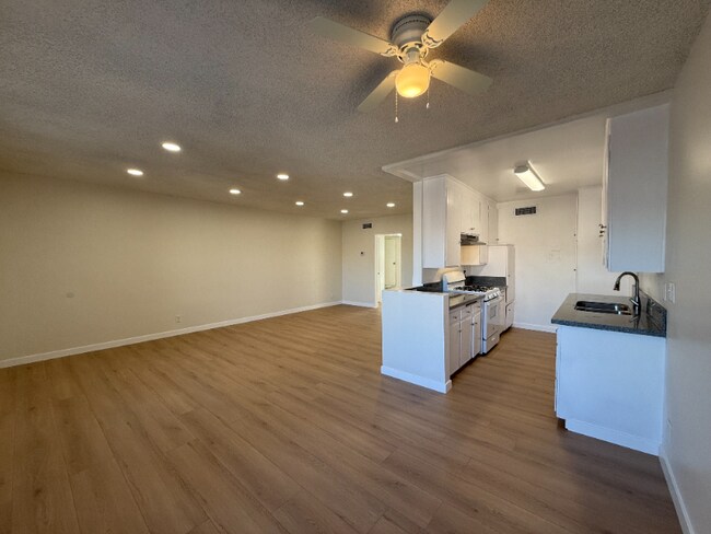 Foto del edificio - 6039 Whitsett Ave