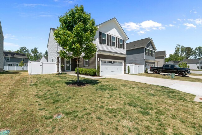 Photo - Beautiful 4-Bedroom Home with Fenced Backyard & Open Floor Plan!