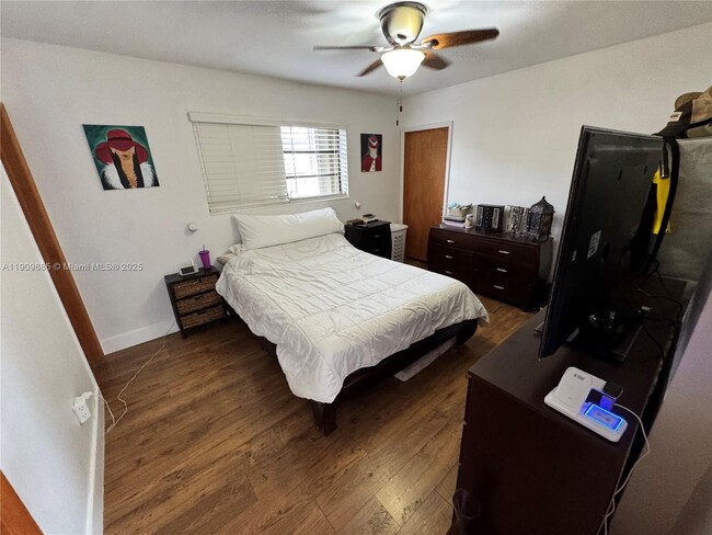 Foto del edificio - 9955 SW 214th St