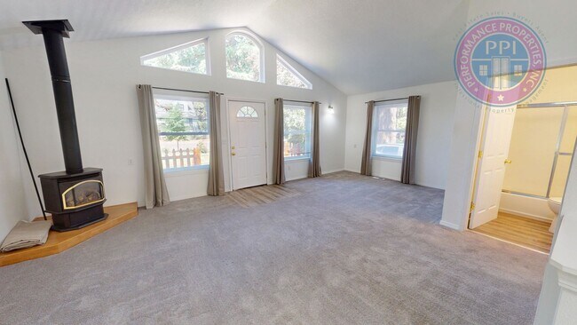 Foto del edificio - FIRST ADDITION - LAKE OSWEGO / SINGLE LEVE...