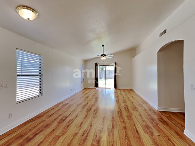 Foto del edificio - 9107 E Fairfield St