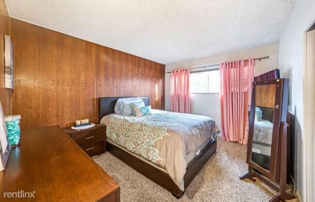 Building Photo - 3 br, 1 bath Townhome - 34 Natick Ave