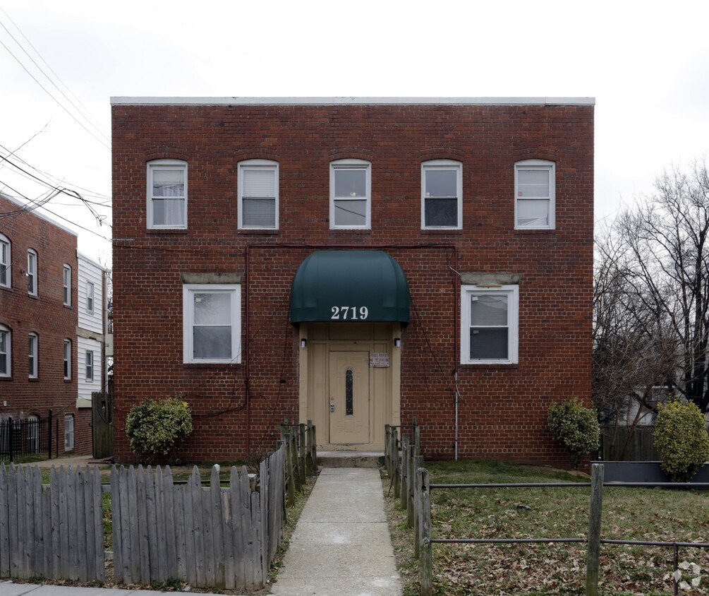 Building Photo - 2719 Jasper St SE