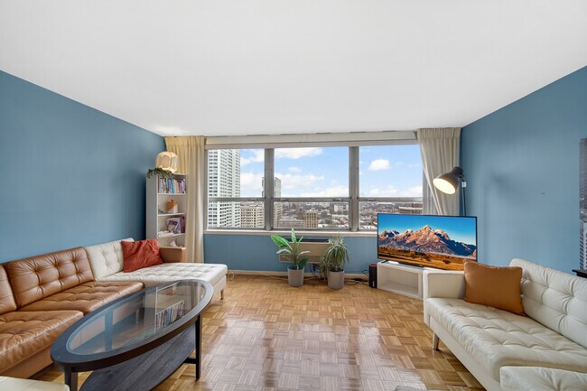 Building Photo - 5530 S Shore Dr
