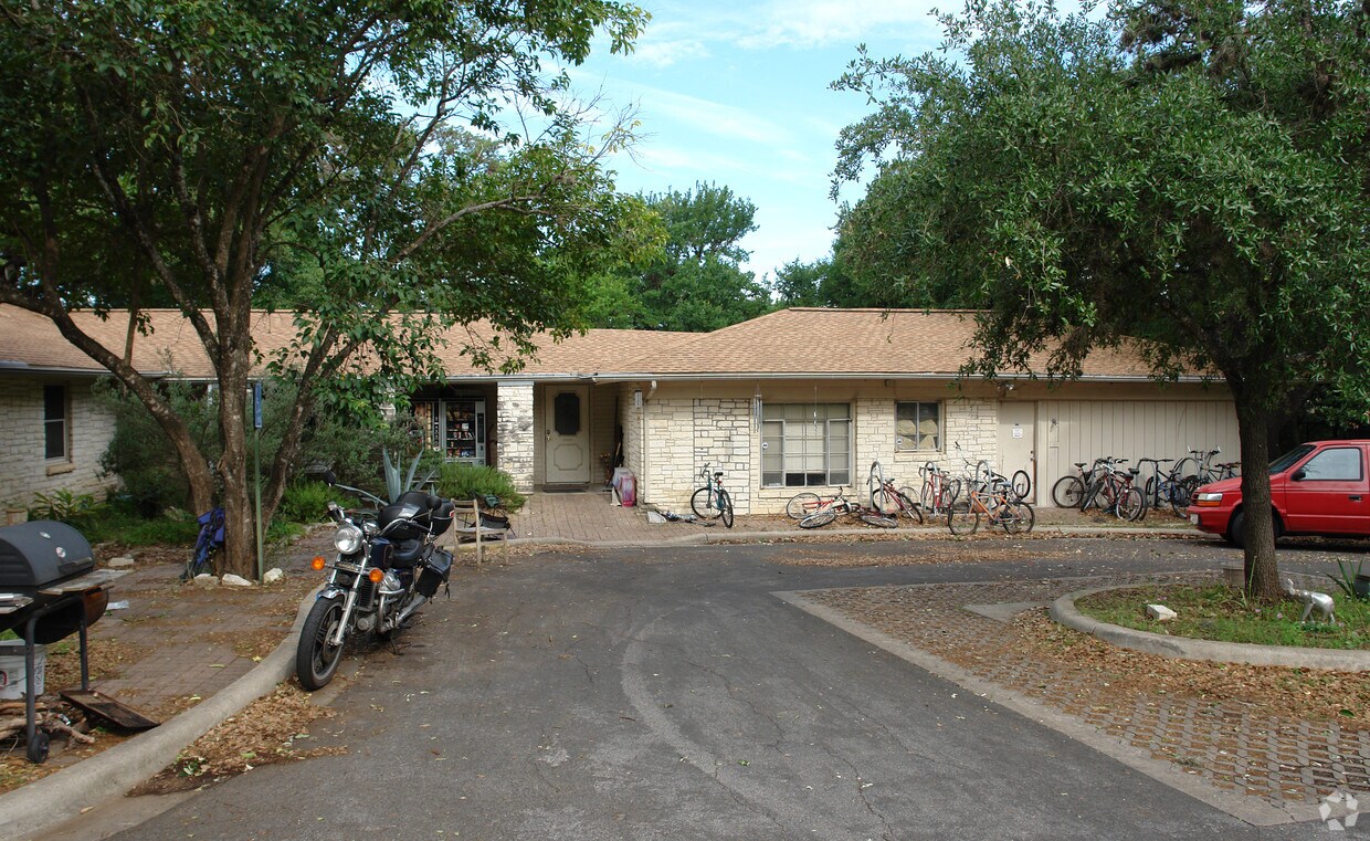 Building Photo - Community Housing