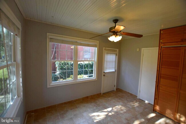 Building Photo - 10118 Cedar Ln