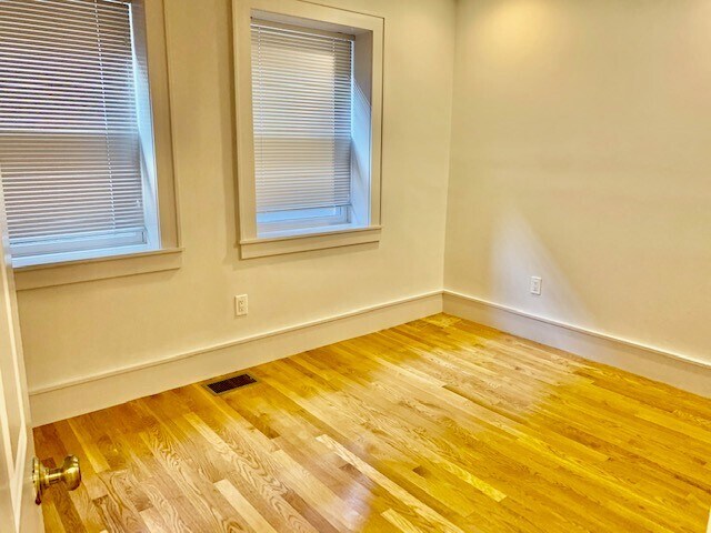 Building Photo - 11 Thacher Ct