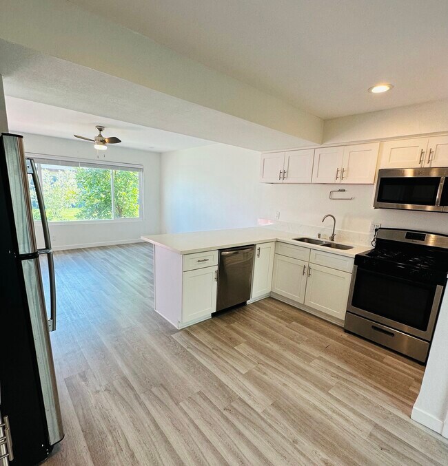 Building Photo - 2965 Mendoza Dr