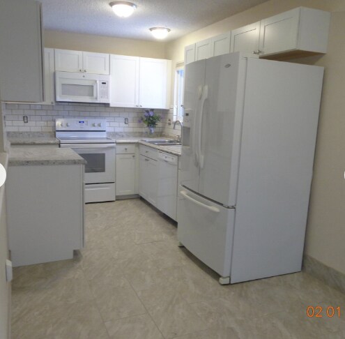 Building Photo - 2733 W 22nd Street Dr