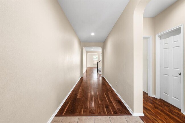 Foto del edificio - 1244 Yellow Iris Rd