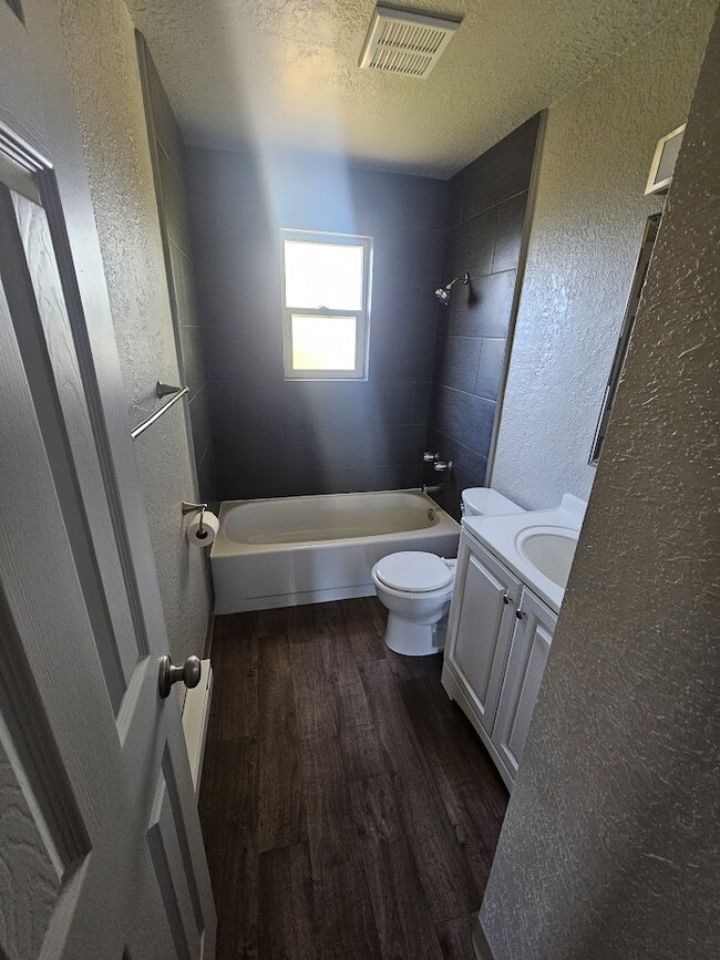 Building Photo - 5889 N Streamside Pl
