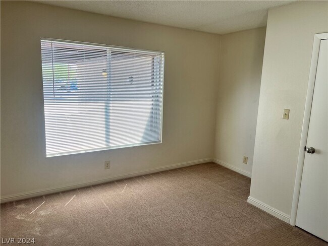 Building Photo - 4447 Pinegrove St