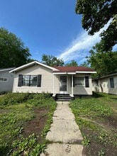 Building Photo - 1813 Wilcox Blvd