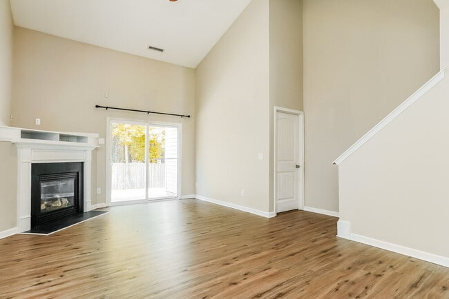 Building Photo - 636 Smith Ridge Way