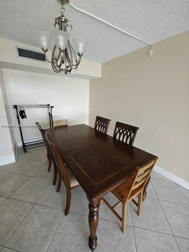 Foto del edificio - 3701 N Country Club Dr