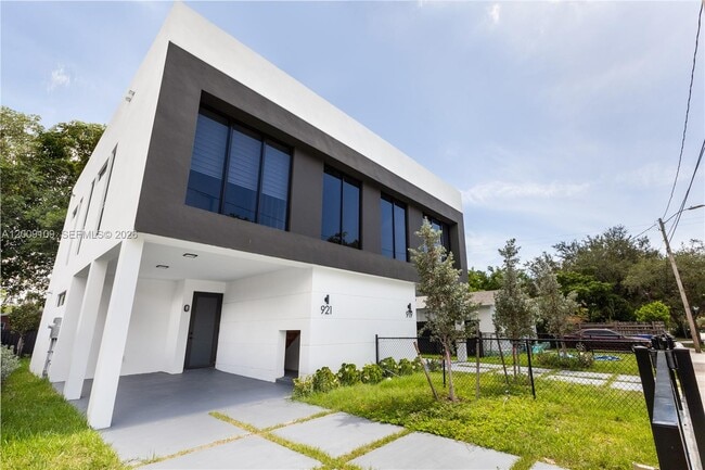 Building Photo - 921 NW 55th St