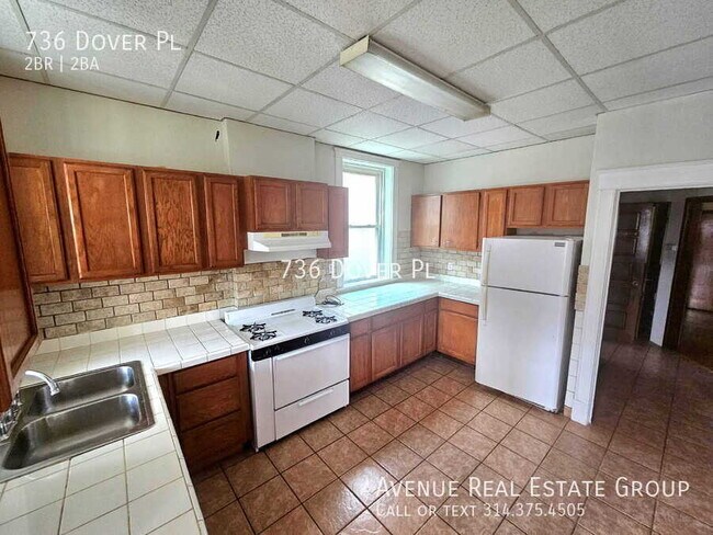 Foto del edificio - 736 Dover Pl