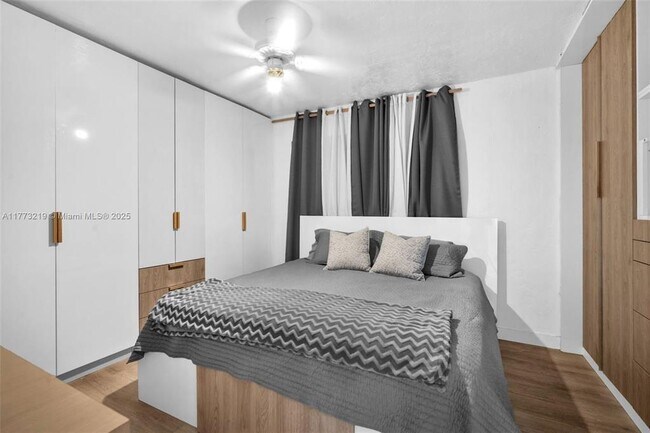 Foto del edificio - 7151 Taft St